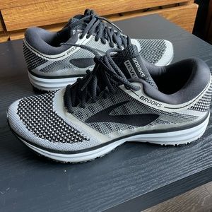 Women’s Brooks Running Shoe!